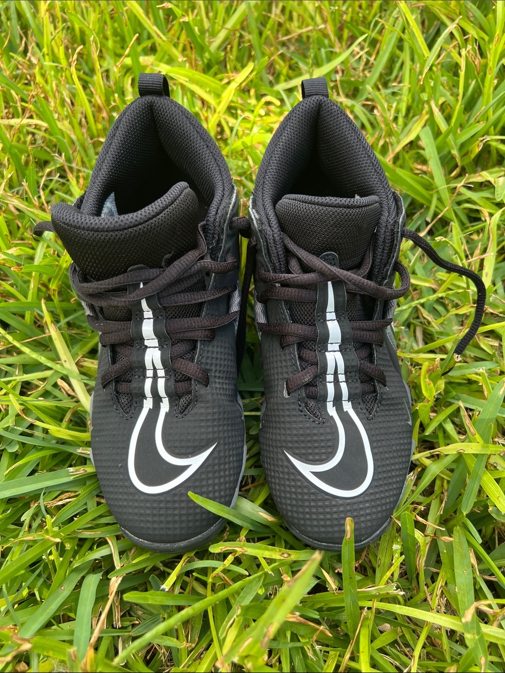 Nike Fastflex  Kids Black Sneakers with White Swoosh Accent